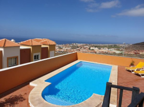 Villa Roque del Conde with private pool, terrace with fantastic sea views, Wifi, garden, garage, Adeje